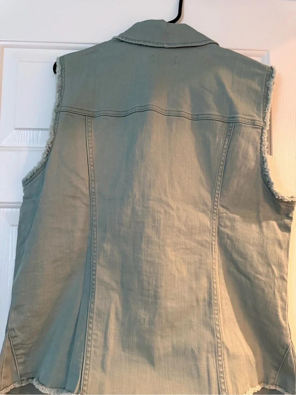 LOFT sleeveless button